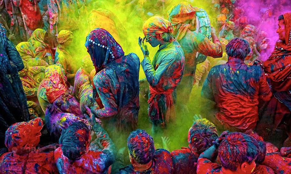 15 hermosas fotografías de la fiesta de colores en la India para